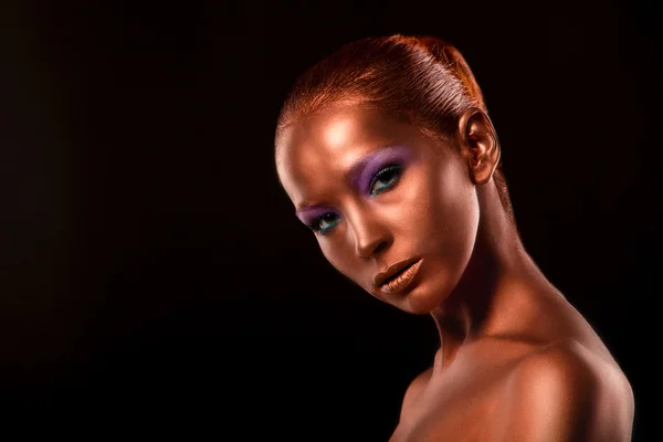 Gilt. Golden Womans Face Closeup. Futuristic Gilded Make-up. Painted Skin bronze. — Stock Photo, Image