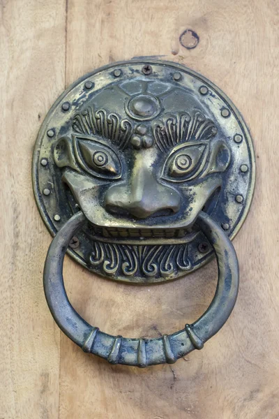 Aslan baş kapı tokmağı, antik tokmağı