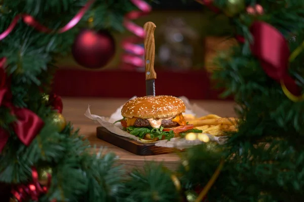 Tahtada yeni yıl hamburgeri.