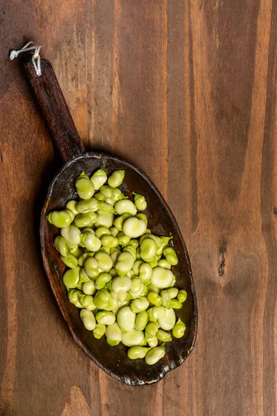 Fresh broad beans in Flat lay. — Stock Photo, Image