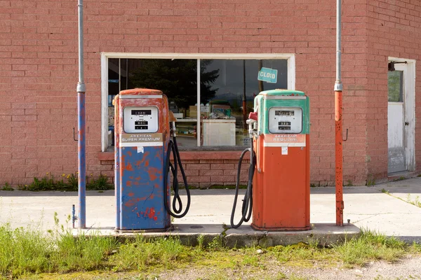 Bomba de combustible abandonada — Foto de Stock