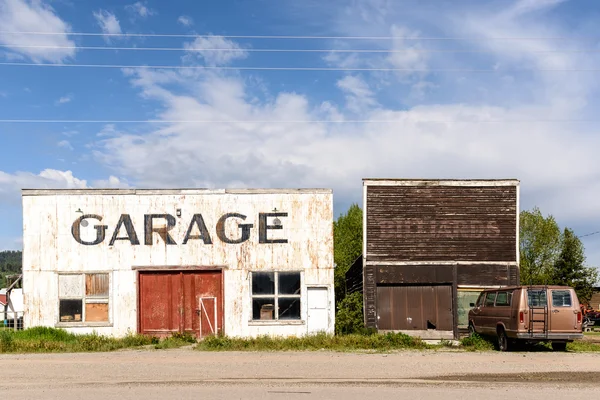 Garage abbandonato e vintage — Foto Stock