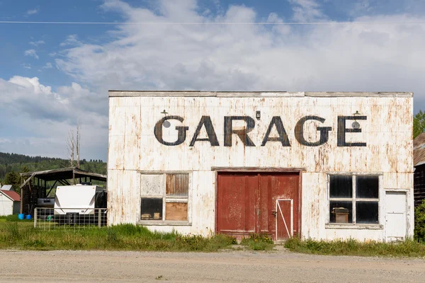 Garage abbandonato e vintage — Foto Stock