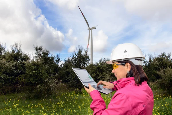 Woman engineer checking wind turbines. — Stock Photo, Image