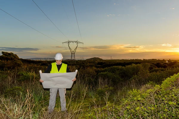 Electrical Engineer Controls the Power Line. — Stock Photo, Image