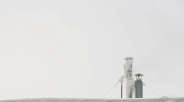 Труба Крижаним Газом Даху Багатоповерхового Будинку — стокове фото