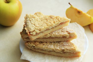 Ev yapımı şekersiz diyet elmalı turta.