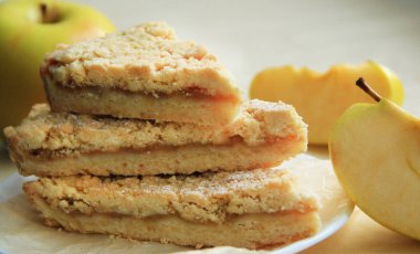 Ev yapımı şekersiz diyet elmalı turta.