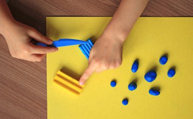 Çocukların kozmonotik gün için plastiğin yaratıcılığı modellemesi