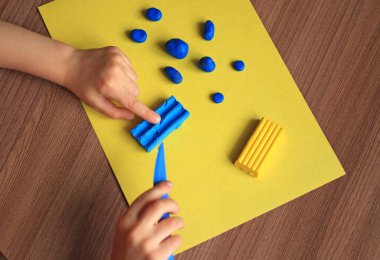 Çocukların kozmonotik gün için plastiğin yaratıcılığı modellemesi