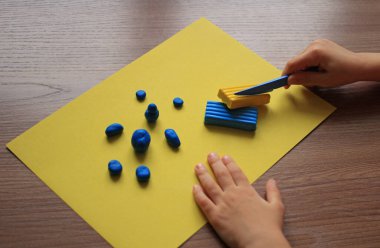 Plastik kütleden kozmonotik gün için bir uzaylının modellemesi