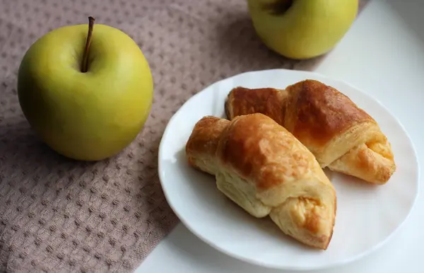 Homemade Croissants Apple Jam Saucer Green Apples — Stock Photo, Image