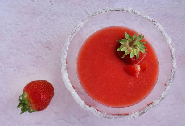 Purea Fragole Una Tazza Vetro Dessert Purea Con Fragole Zucchero — Foto Stock