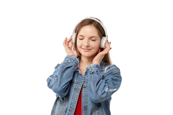 Young woman listening to music and dancing. White headphones on his head. — Stock Photo, Image