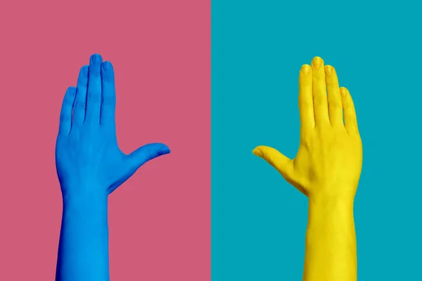 The female hand is blue and the hand is yellow. Trendy color combination. — Stock Photo, Image
