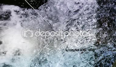 Doğa - muhteşem şelale Closeup güzel bir doğanın içinde gücünü
