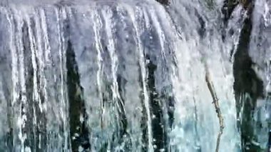 Doğa - muhteşem şelale Closeup güzel bir doğanın içinde gücünü