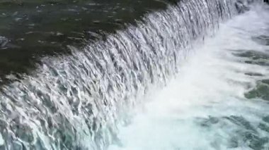 Doğa - muhteşem şelale Closeup güzel bir doğanın içinde gücünü