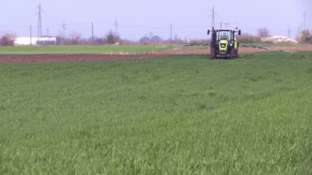 Herbicidas de pulverización de protección vegetal — Vídeo de stock