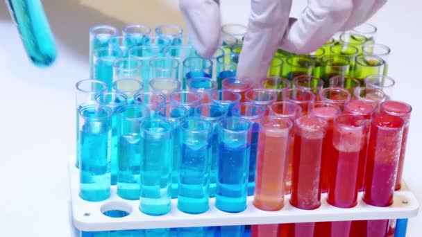 Testes laboratoriais de compostos químicos específicos — Vídeo de Stock