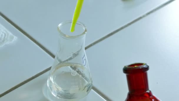 Badań laboratoryjnych określonych związków chemicznych — Wideo stockowe