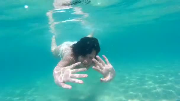 Dykning i exotiska haven — Stockvideo