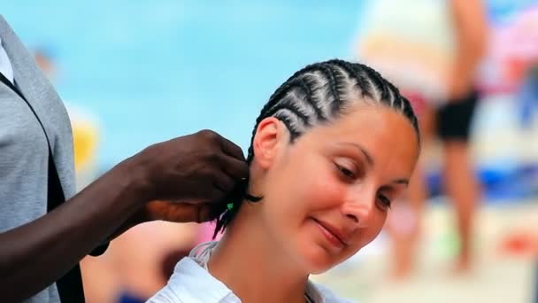 Traditional African hairstyles on white women — Stock Video