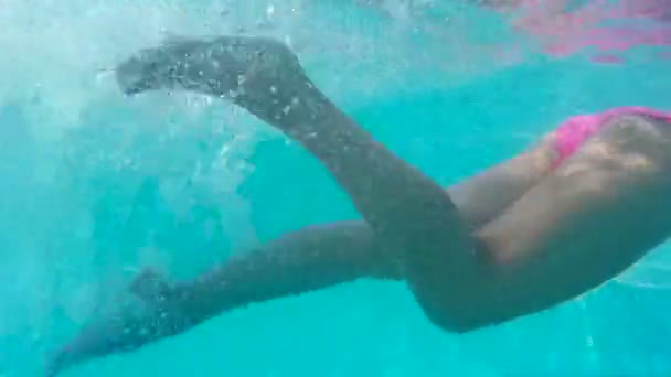 Úszásleckék gyakorlatok — Stock videók