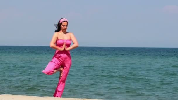 Йога упражнения для ума и тела — стоковое видео