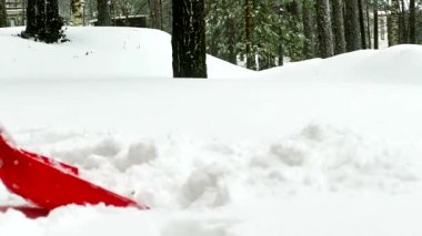 Kürekle kar temizleme