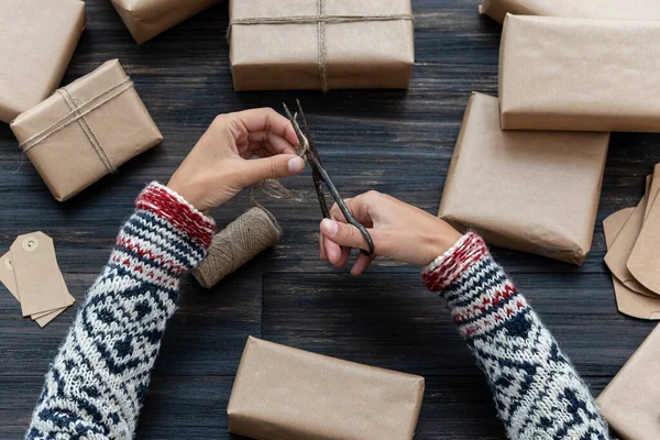 Female Hands Pullover Enveloping Christmas Gift Box Decorated Kraft Paper — Stock Photo, Image