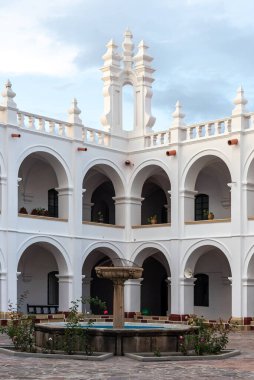 Sucre, Bolivya 'daki San Felipe de Neri manastırının avlusunda.