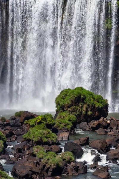 Potente Chorro Agua Salpicada Famosas Cataratas Del Iguazú Que Fluye — Foto de Stock