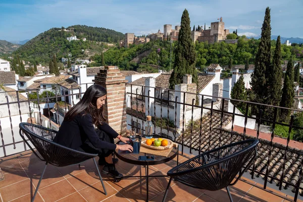Female Travel Blogger Working Laptop While Sitting Terrace View Alhambra — Foto de Stock