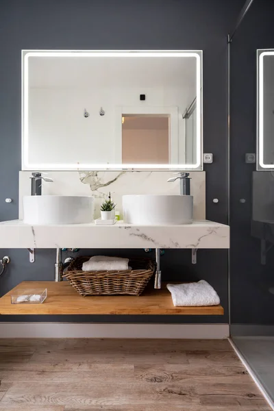 Interno Luce Bagno Moderno Con Specchio Con Luce — Foto Stock