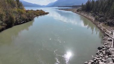 Kanada Kayalıklarında sonbaharın başlarında