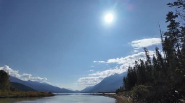 Kanada Kayalıklarında sonbaharın başlarında