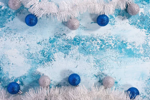 Noel Arkaplanı Beyaz Mavi Soyut Yeni Yıl Süslemeleri Üst Manzara — Stok fotoğraf