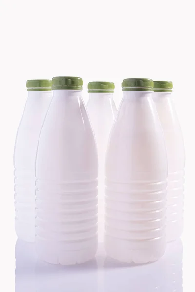 Weiße Plastikflaschen Isolieren Auf Weißem Hintergrund Set Aus Kunststoff Wasserflasche — Stockfoto