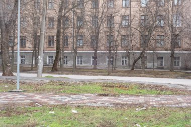 Endüstriyel arka plan, içi boş tuğla duvarlı grunge şehir sokağı.