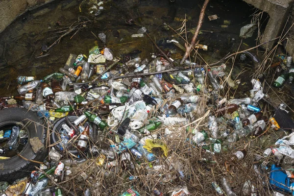 Krivoy Rog Ucraina Aprile 2021 Vista Dall Alto Contaminazione Bottiglie — Foto Stock