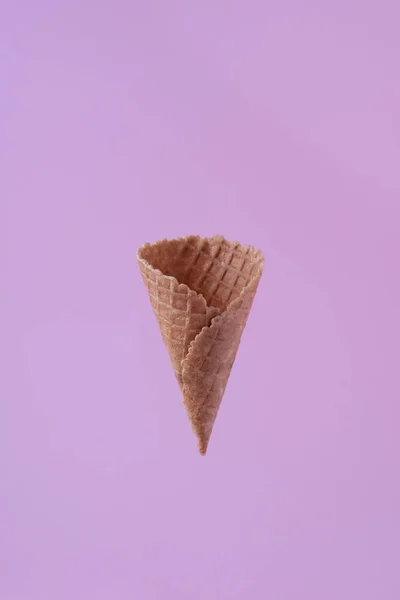 Copo Sorvete Waffle Vazio Minimalismo Fundo Rosa — Fotografia de Stock