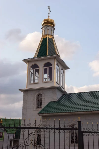 Cúpula de la iglesia Ucrania. Krivoy Rog. Abril de 2021 — Foto de Stock