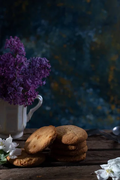 Vår Stilleben Kakor Med Blommor Abstrakt Bakgrund Rustik Stil — Stockfoto