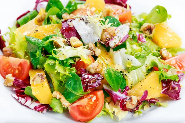 Salada de mistura de manga de legumes frescos — Fotografia de Stock