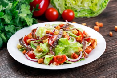 Hamsi taze sağlıklı klasik Sezar salatası.