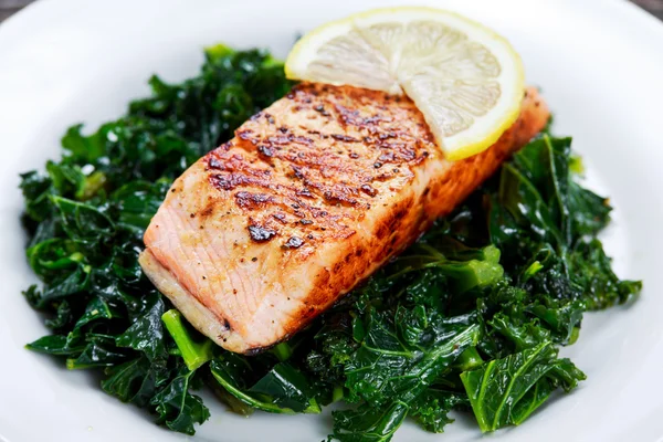 Pan fried Salmon Served with Kale on plate — Stock Photo, Image
