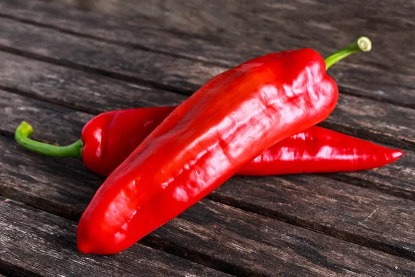 Verduras frescas Pimientos Ramiro rojo dulce sobre mesa de madera — Foto de Stock