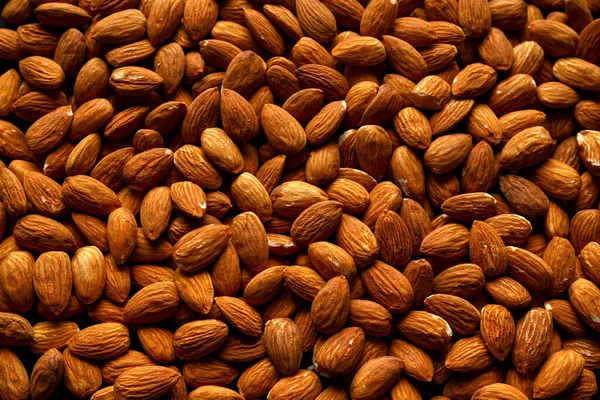 Peeled almonds nuts closeup. healthy vegetarian and vegan food — Stock Photo, Image