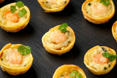 Mini parti Balık Turtası Köy taşından yapılmış karidesli